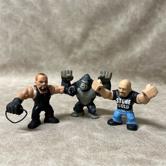 WWE Stetchable Action
Figures - Lot Of 2 Wrestlers & 1 Gorilla - Picture 6 of 6